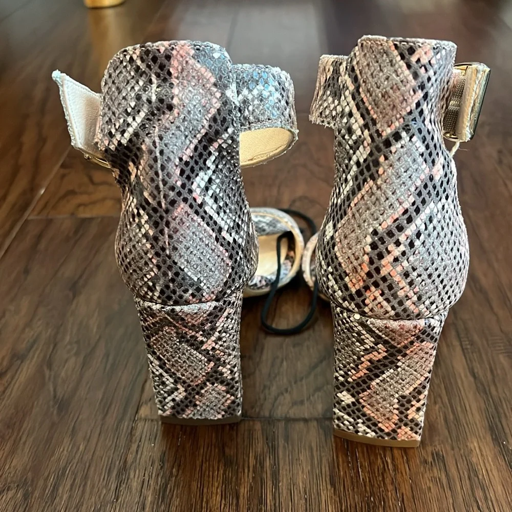 New- Unlace- pink and gray heels